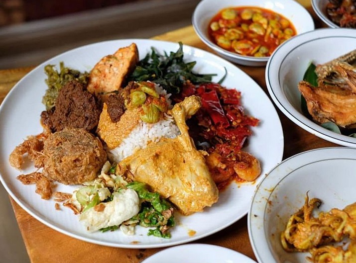 Makan Padang Jawa (JB): Rasa Rumah yang Menggugah Jiwa di Tengah Cilacap